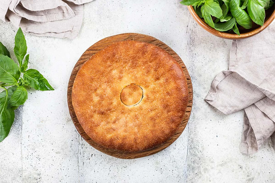 Осетинский пирог с луком и сыром